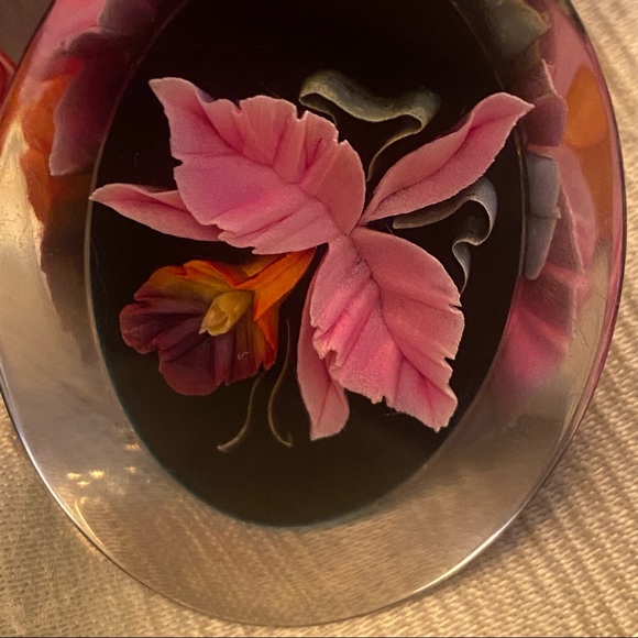 Large vintage reverse carved lucite brooch - Picture 6 of 7